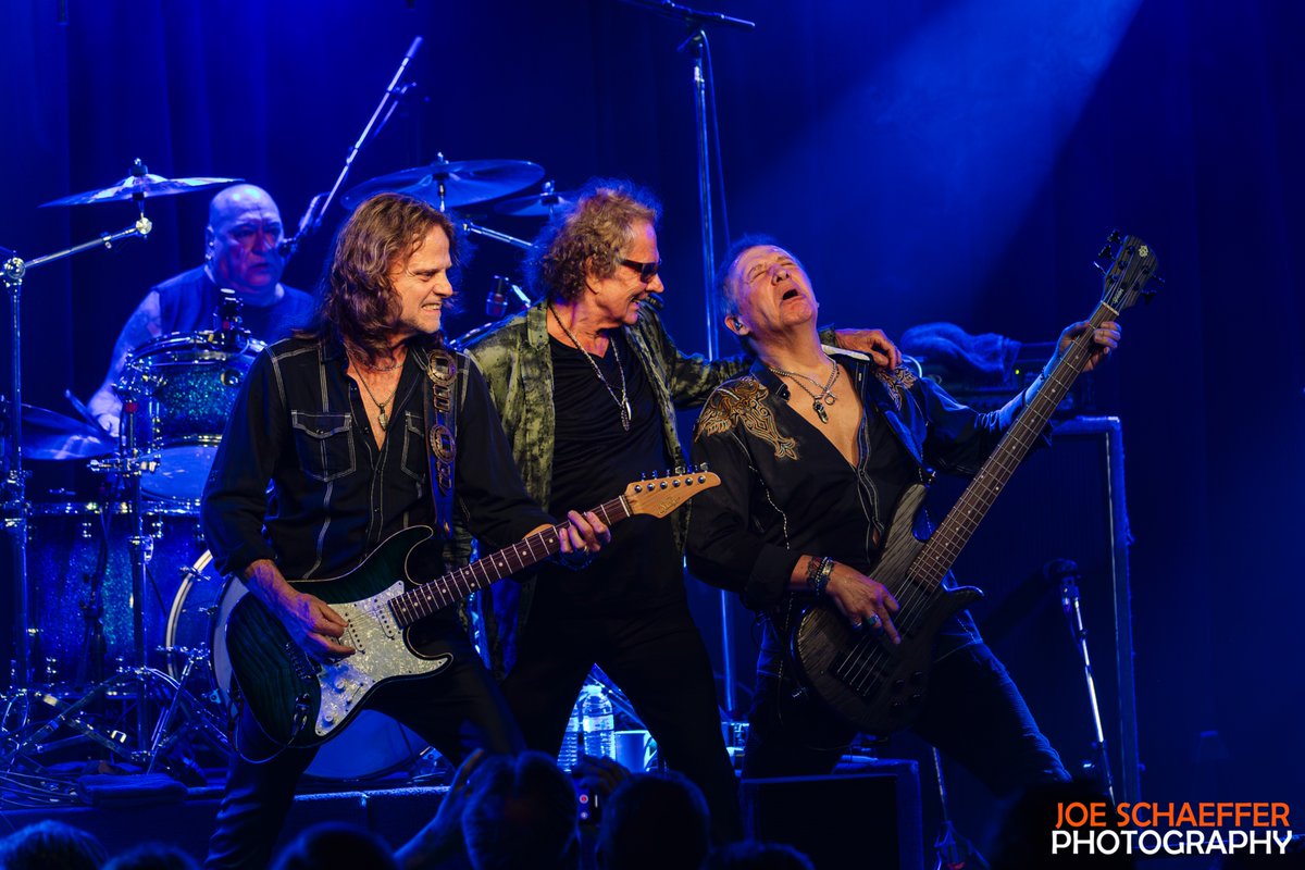 We had a jam packed weekend in SoCal! At Pershing Square in DTLA on Saturday and Coach House on Sunday! 🚀 Catch us at a show near you, tickets here: beacons.ai/starship_contr…
📸: Joe Schaeffer

#starship #classicrock #concert #webuiltthiscity