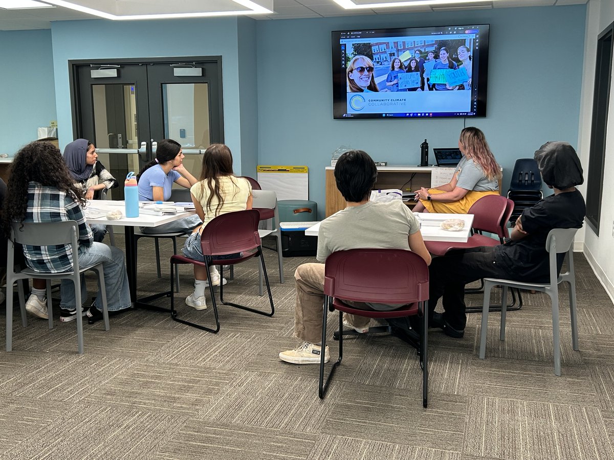 c3climate's tweet image. C3 had a great time connecting with the Piedmont Housing Alliance Youth Ambassadors! Together with Grace from PHA and Bruce from Virginia Clean Cities (VCC), we dove into conversations about sustainability, climate solutions, electric vehicles, and charging infrastructure. 🚗⚡