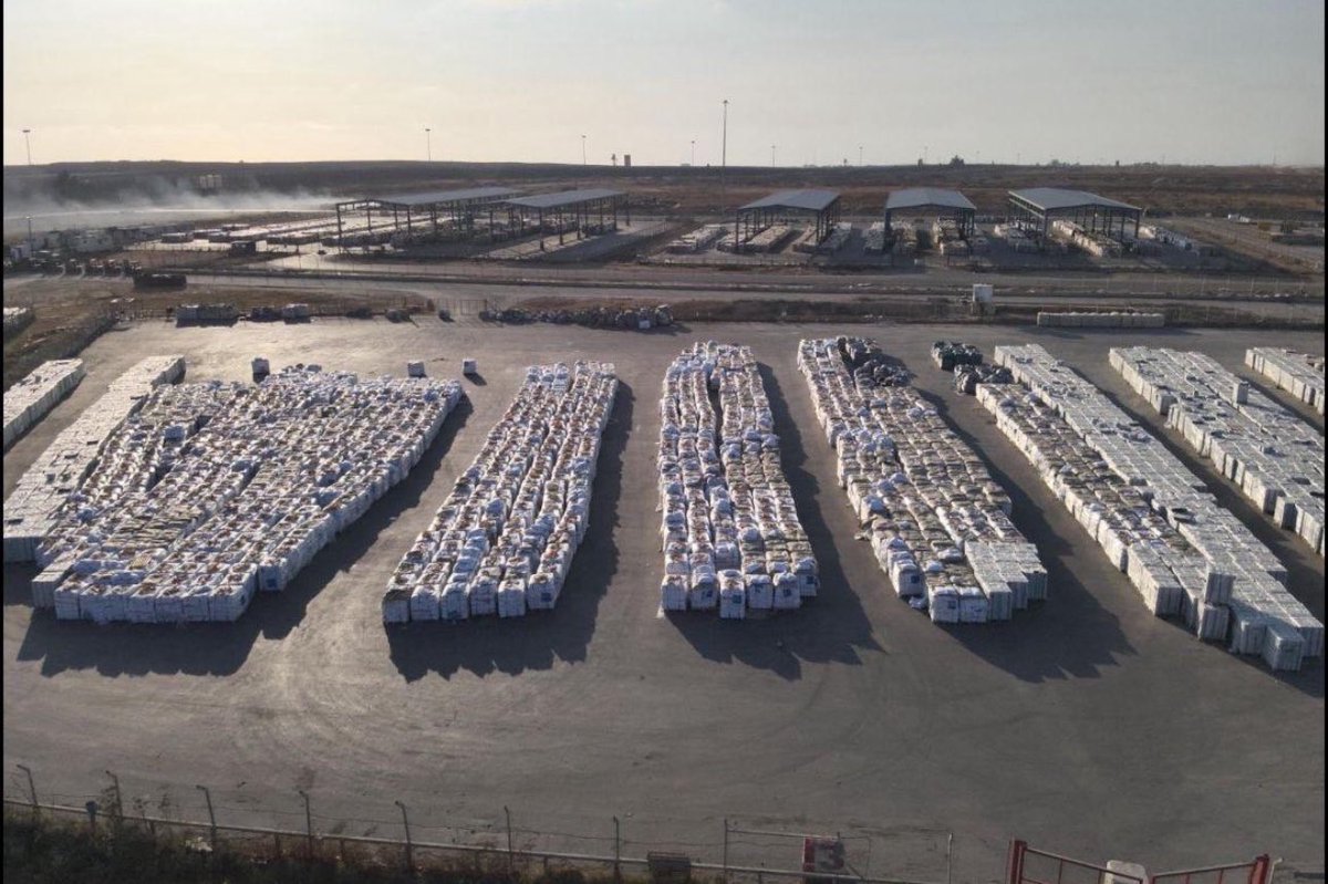 Thai is humanitarian aid inside Gaza waiting for the UN to distribute it but the UN is refusing