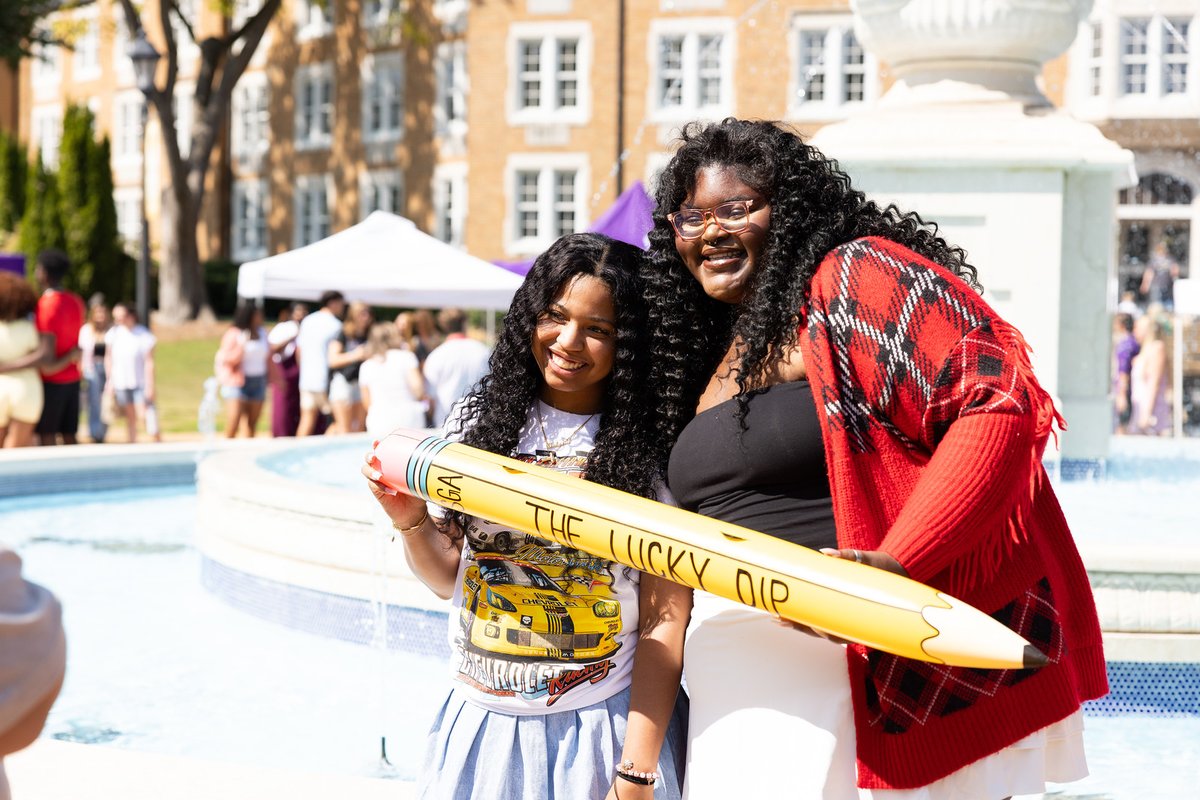 Remember this energy? 💜 Welcome Week 2024 was a vibe, and 2025 will be even better. Tag someone you met during your first week! 📸 #Countingdown #Day1Excitment #WeAreReady #RoarLions #CASEatUNA