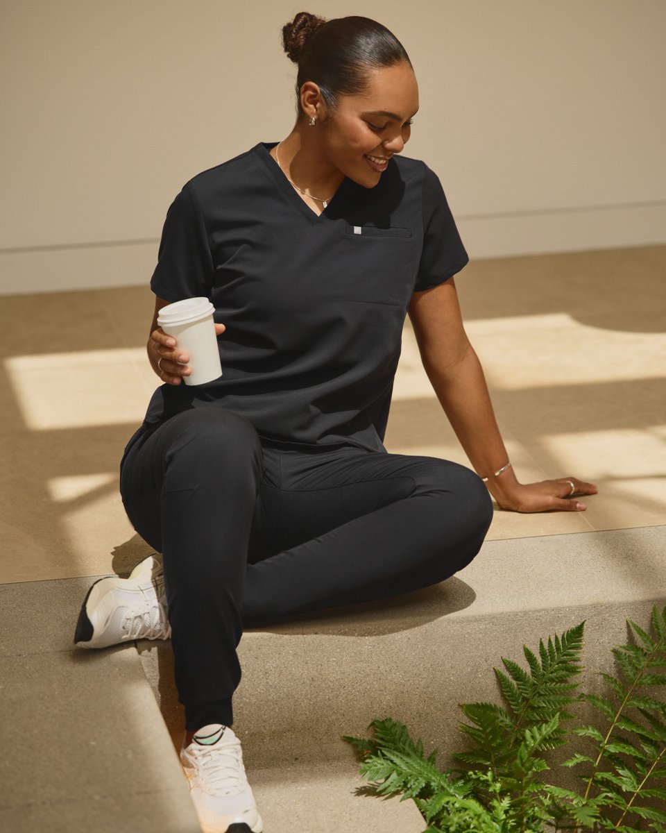 scrubs that keep up. always.

live in them. work in them. shop them.