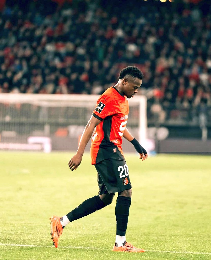 newscolina's tweet image. O Vasco está negociando a compra de Andrés Gomez, informa o @venecasagrande.
O cruzmaltino teve uma proposta de empréstimo recusada e agora tenta o jogador em definitivo.
O Rennes, dono de seu passe, não vai dificultar uma saída do atacante colombiano.
