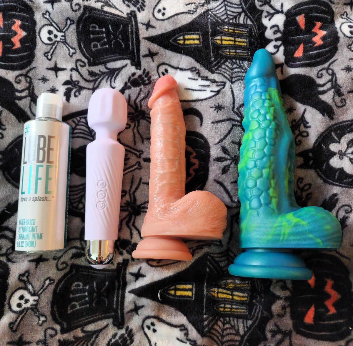 LillithAsylum's tweet photo. My collection got bigger &amp; so did the toys 🍆✨️ https://t.co/foNRWuLkQu