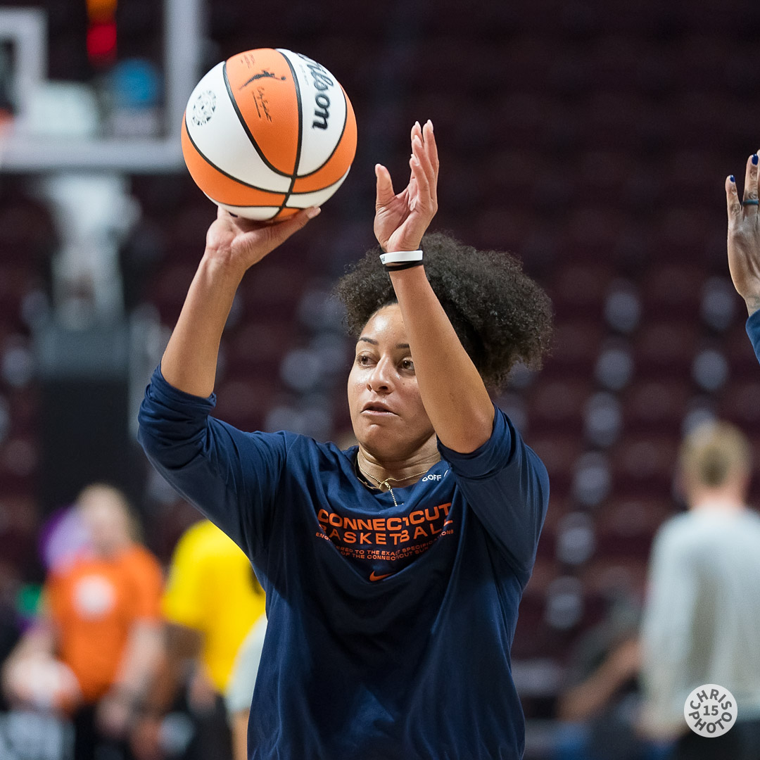 chrisphoto15's tweet image. Warming up at @MoheganSun arena for tonight's #WNBA game between the @LASparks and the @ConnecticutSun Tip-off at 7pm.