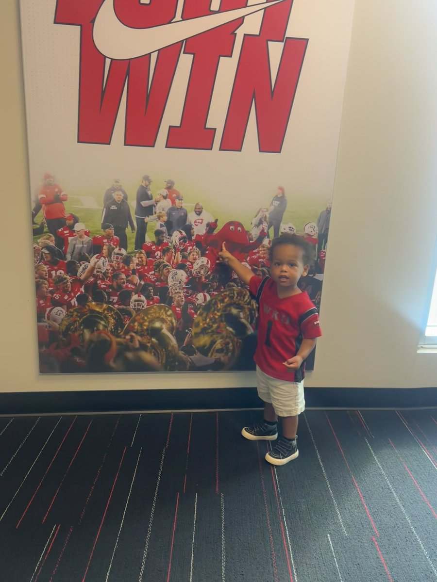 CoachDBrown27's tweet image. Report Day!!
#1 ready too compete 
@emileeknutson