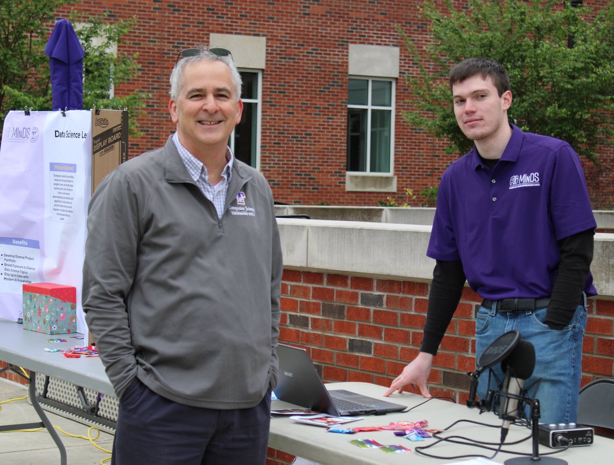 tntechcsc's tweet image. Spotlight: Data Science &amp;amp; AI
Students in TNTech&apos;s DS/AI concentration develop real-world problem-solving skills using AI &amp;amp; data tools. Plus, they can join groups like the Data Science League!
🧠 The MInDS Center connects researchers + students to drive AI workforce development.