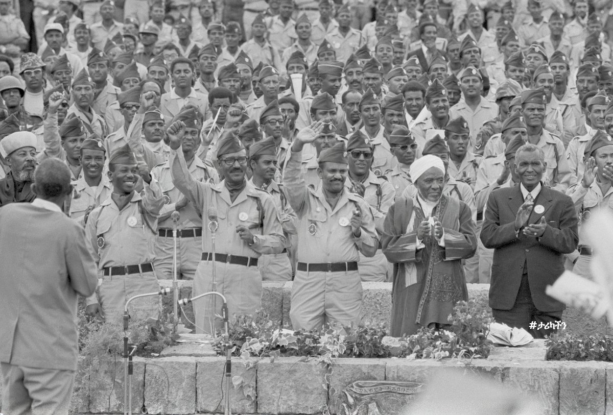 biniamhirut's tweet image. ሦስቱ የደርግ ሊቃነ መናብርት (ሻለቃ መንግስቱ ኃይለማርያም፣ ጄኔራል ተፈሪ በንቲ፣ እና ኮሎኔል አጥናፉ አባተ)፣ የደርግ አባላት እና የክብር እንግዶች በአብዮት በዓል አከባበር ላይ፣ መስከረም 2 ቀን 1968 ዓም / The three Derg chairmen (Major Mengistu…