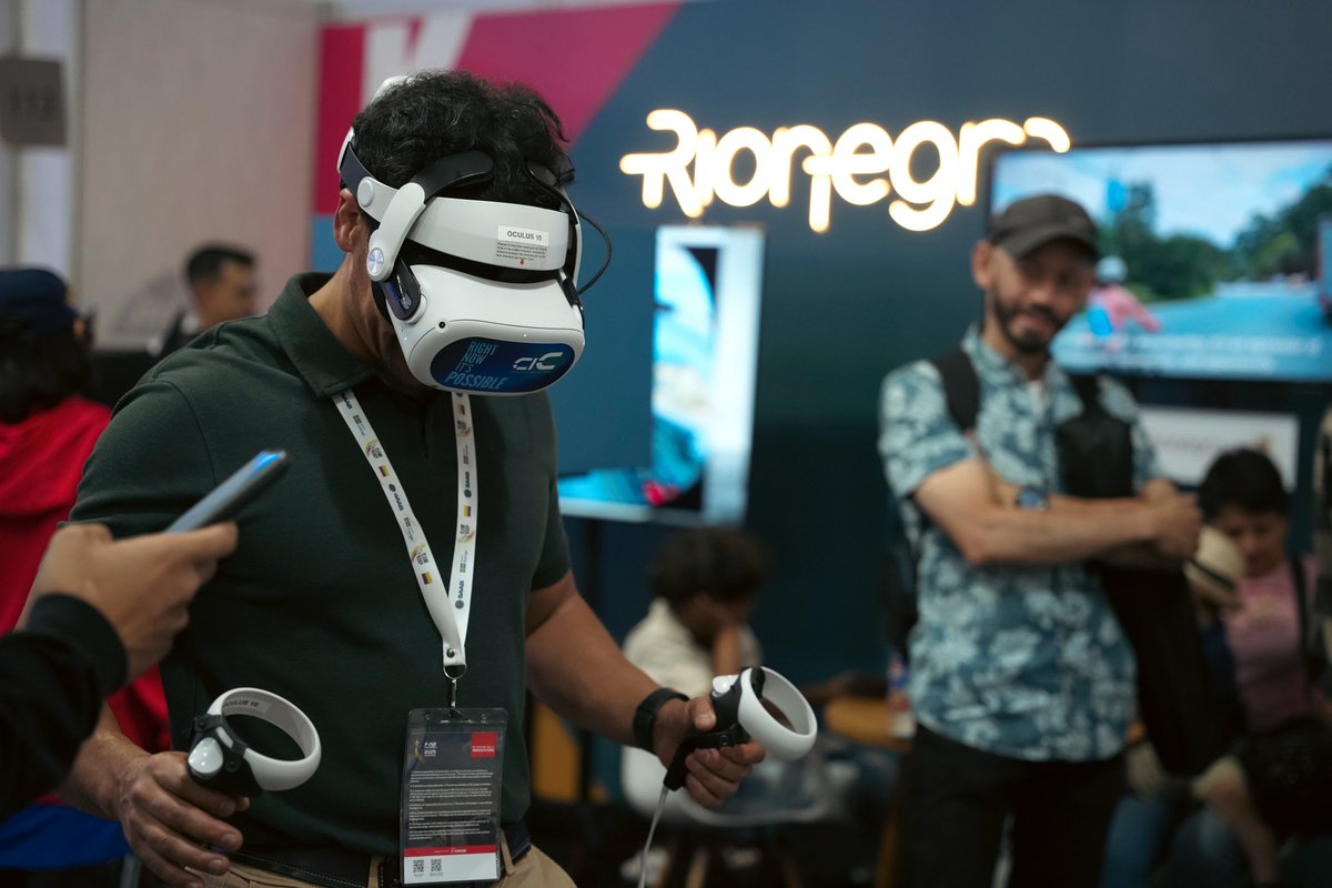 #TBT | En F-AIR Colombia 2025 la pasión por la aviación se vivió en cada vuelo. ✈️🔥

Tecnología inmersiva, innovación, shows aéreos y conferencias de alto nivel fueron claves para el éxito de nuestra feria.

¡Nos vemos en el 2027!