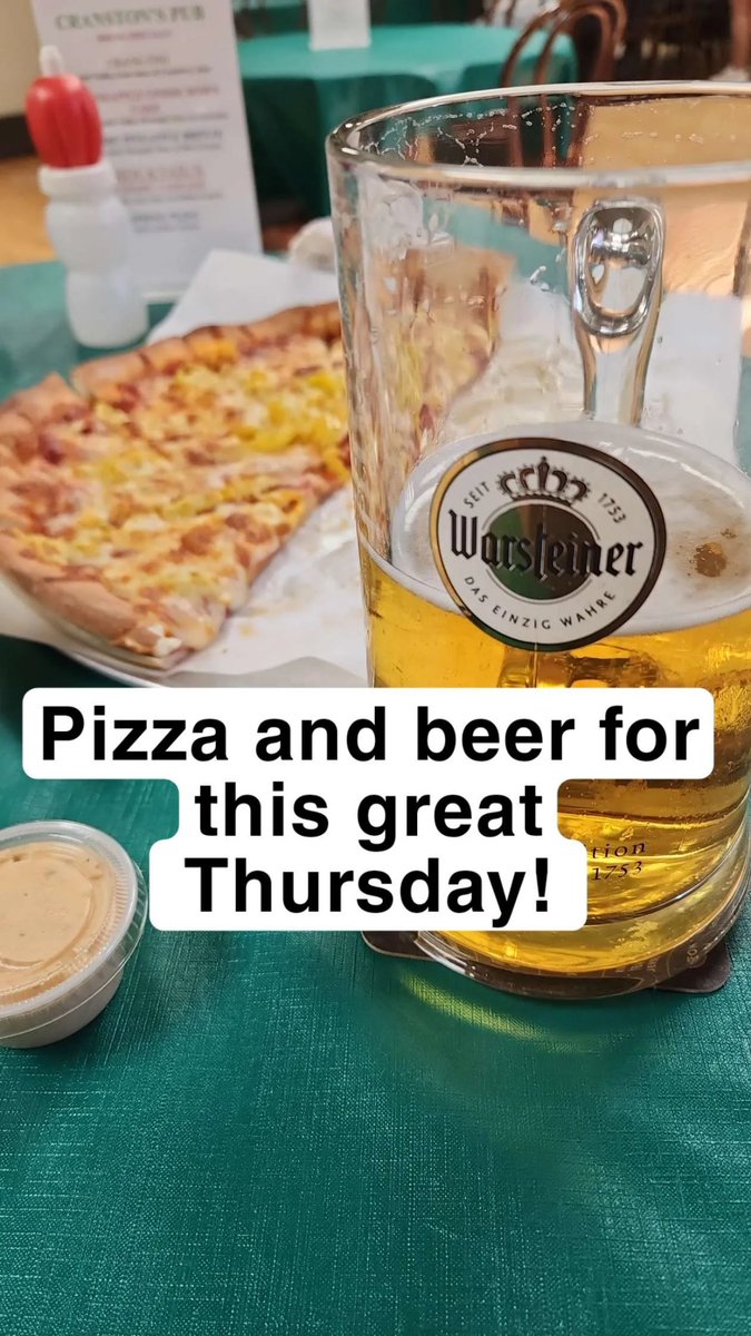 Tidbits92's tweet image. Man O man. This really hit the spot tonight!! Pepperoni and banana pepper pizza and a liter of @WarsteinerUSA 
#delicious