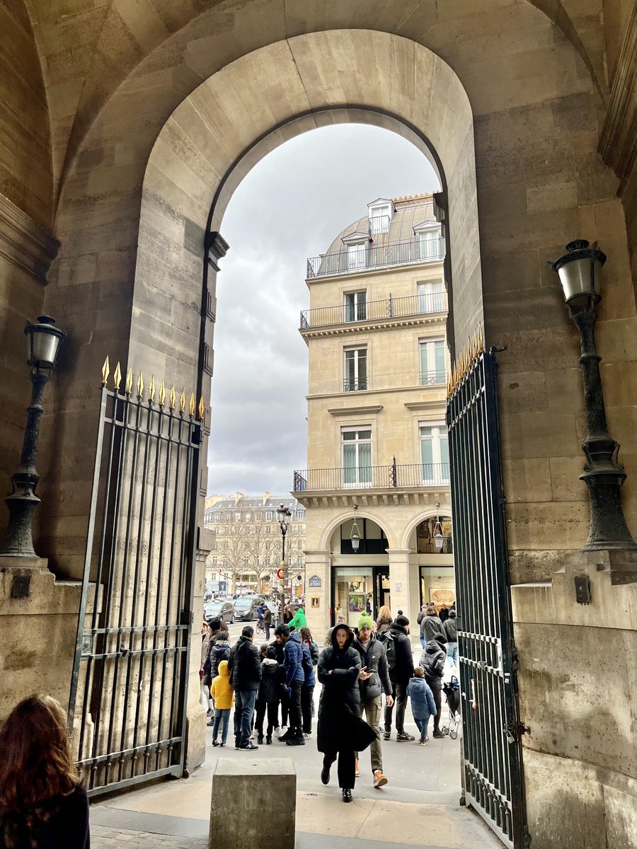 photosonchain's tweet image. AI can generate a photo of the hustle and bustle of a Parisian street on a chilly winter’s day.
But it can never be a photo of the hustle and bustle of a Parisian street on a chilly winter’s day..
Mint your reality. Not a fantasy.
real.photos 📸