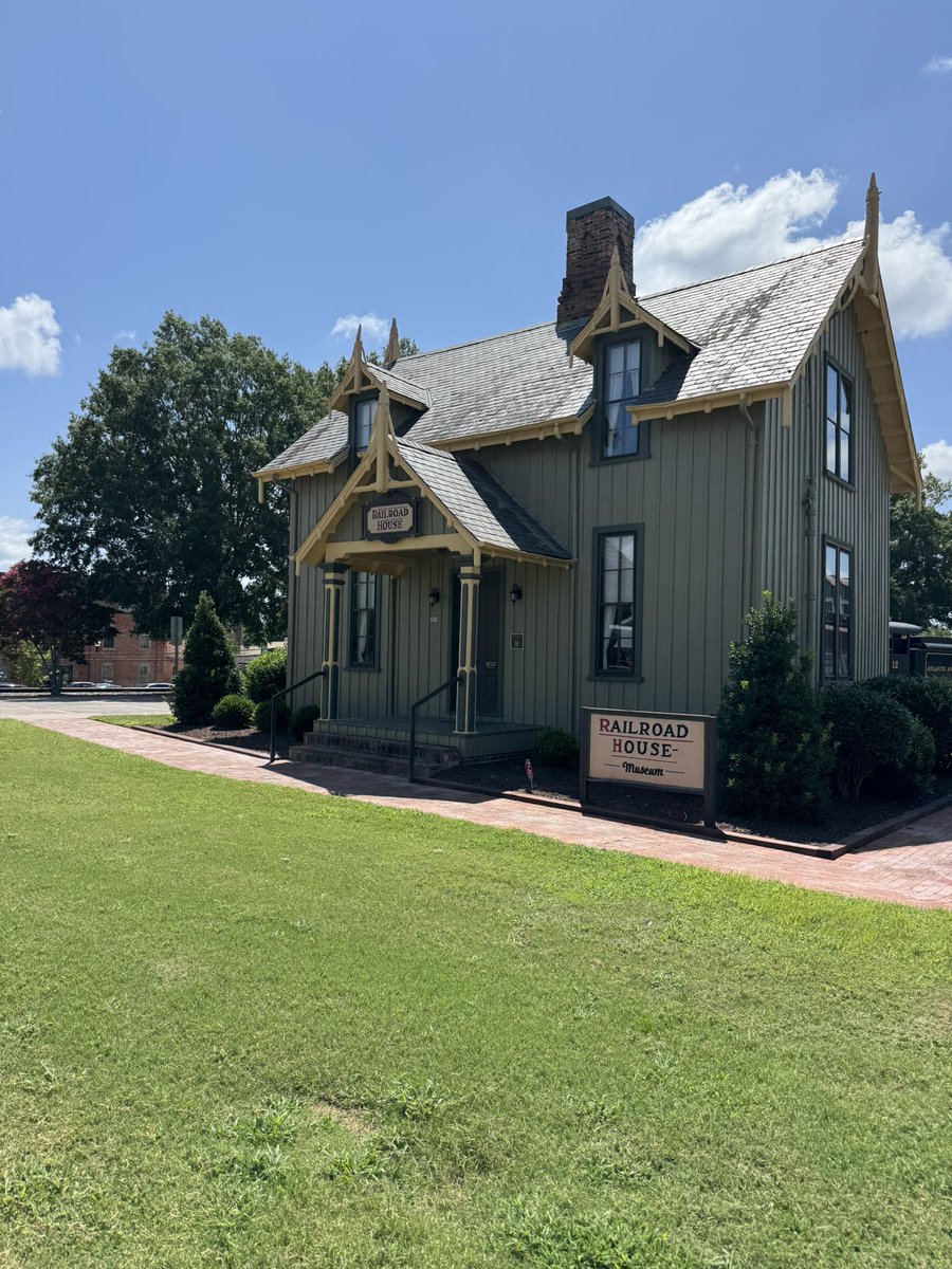EthanClarkWX's tweet image. Today, I visited Sanford and had a great tour with the mayor and the Downtown Sanford leader. I am determined to connect with the people and places I serve on my weather page. North Carolina’s Weather Authority, I am looking at new way to connect with weather forecasting. #ncwx
