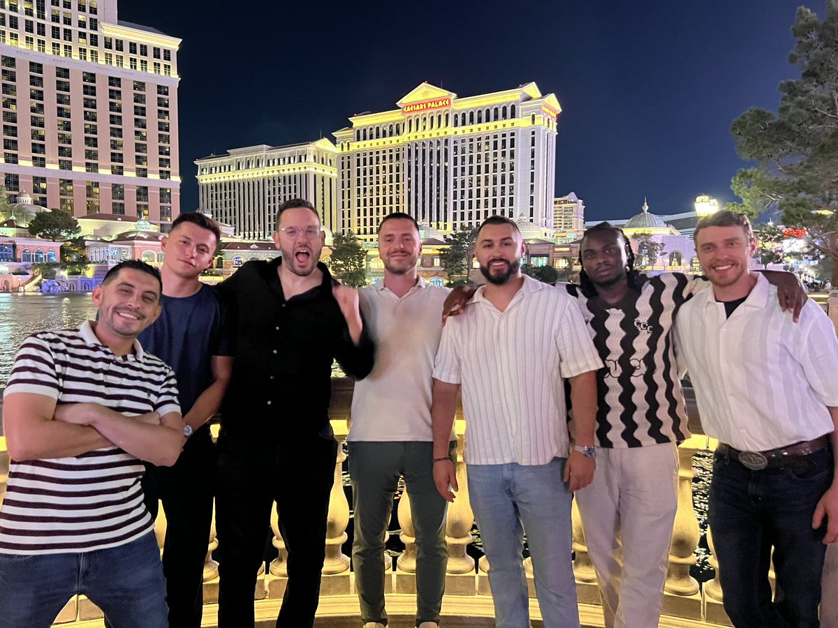 StocksniperTeam's tweet image. Traders, Tiesto, The Sphere, Manny Pacquiao, and Akon all in the same weekend. A vegas trip I’ll never forget thanks to @timothysykes and @Stratataaa ’s Inner Circle crew! See you in Miami!
#StockSnipers #InnerCircle #LasVegas #Big3 #Akon #TheSphere #Tiesto #LivLife