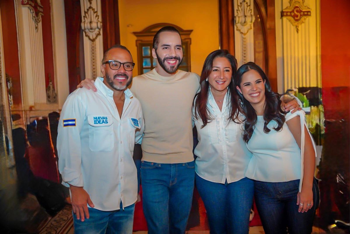 Michelle Sol 🇸🇻 (@misol140) on Twitter photo Feliz Cumpleaños <a href="/nayibbukele/">Nayib Bukele</a>, nos sentimos felices y orgullosos de acompañarte en este camino y ser parte de esta historia.
Te queremos mucho, ¡felicidades! 🇸🇻🎉 Feliz Cumpleaños <a href="/nayibbukele/">Nayib Bukele</a>, nos sentimos felices y orgullosos de acompañarte en este camino y ser parte de esta historia.
Te queremos mucho, ¡felicidades! 🇸🇻🎉