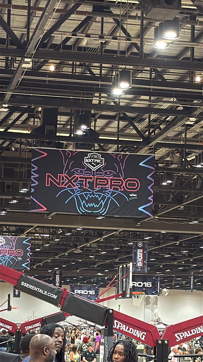 TeamMiamiAAU's tweet photo. Team Miami 16U with an impressive first win in their first game here in Orlando for the NXTPRO Finals

66-54 W

Orlando Roche: 21 pts 3 ast 2 reb | FG 53% | 3FG 40%

Brandon Bloch: 21 pts 6 reb | 3FG 50%

Yef Sanchez: 8 pts 13 reb 4 blks https://t.co/QCjqif6LZj