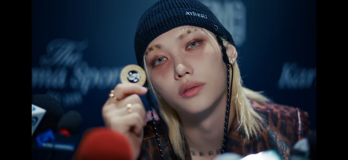 Lovedomeki's tweet image. Omg skz is comeback soonnnnn !!!!
자고 일어났더니 컴백 트레일러가!!!
Holy shit…. 🥹
Hip hip hoorayyyy!!!!!