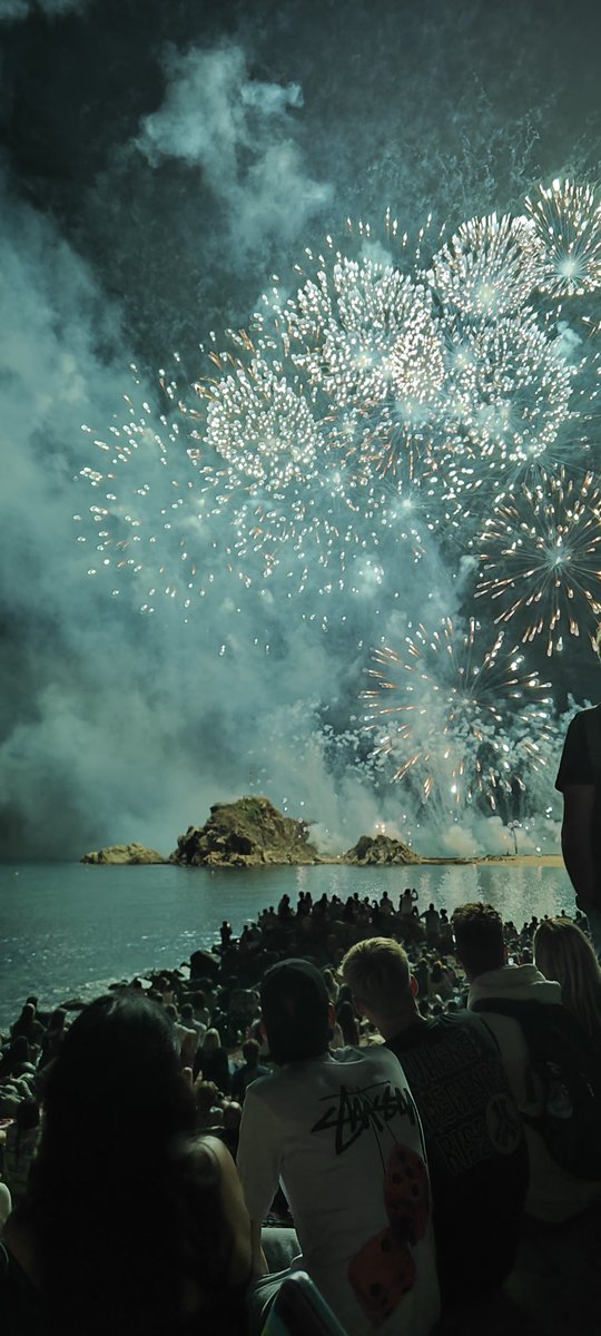 criistina's tweet photo. Focs Blanes 2025 @blanes  @som3cat  #costabrava #concurs #tv3 https://t.co/Ows3bAJobE