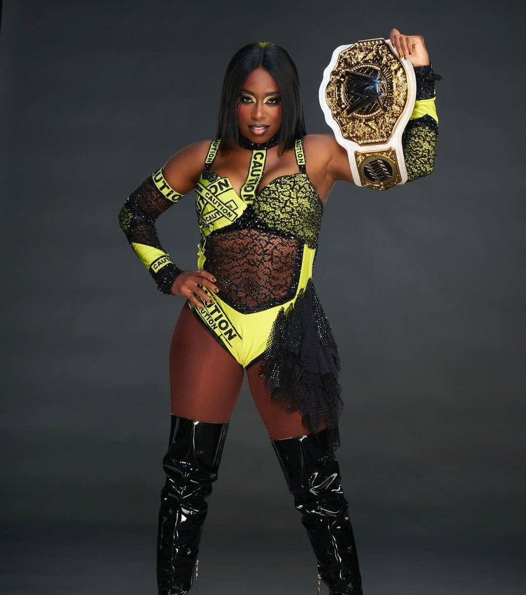We all agree that Naomi should retain at SummerSlam and Clash in Paris…. right?? 😊😍🔥⚠️⚠️
