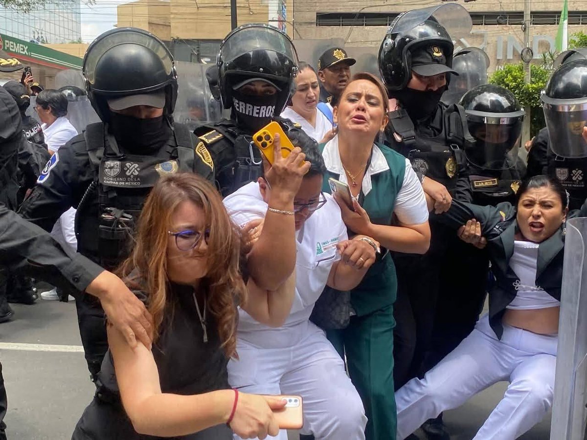 VChKBolchevique's tweet image. Los sectores salud, educación y cultura están siendo profundamente afectados por la crisis que atraviesa este gobierno. La 4T responde con represión. Es momento de que la clase trabajadora se dé cuenta de que ambos bandos que administran el Estado burgués son antiobreros.