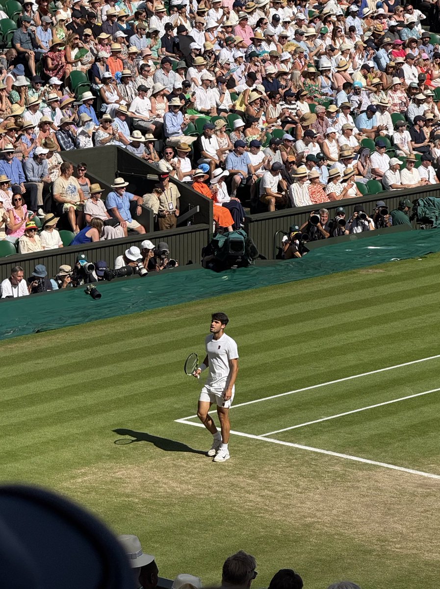 gerebit0's tweet image. 🎾 Mañana es el día elegido por Carlos Alcaraz para volver a coger la raqueta y preparar ya sobre la pista la gira norteamericana.