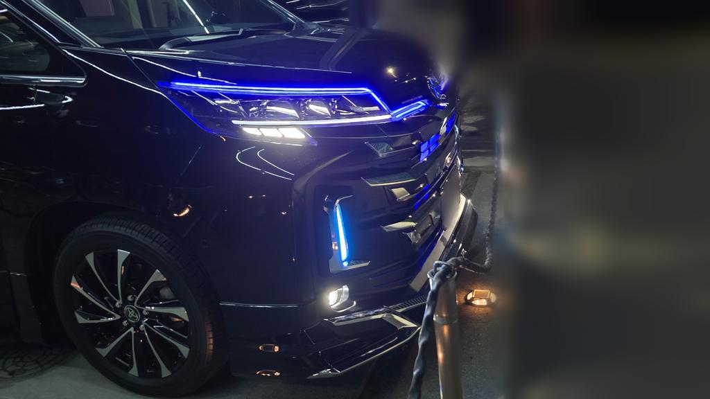 モデリスタのシグネチャーイルミブレードにカラーフィルムを貼ってみ