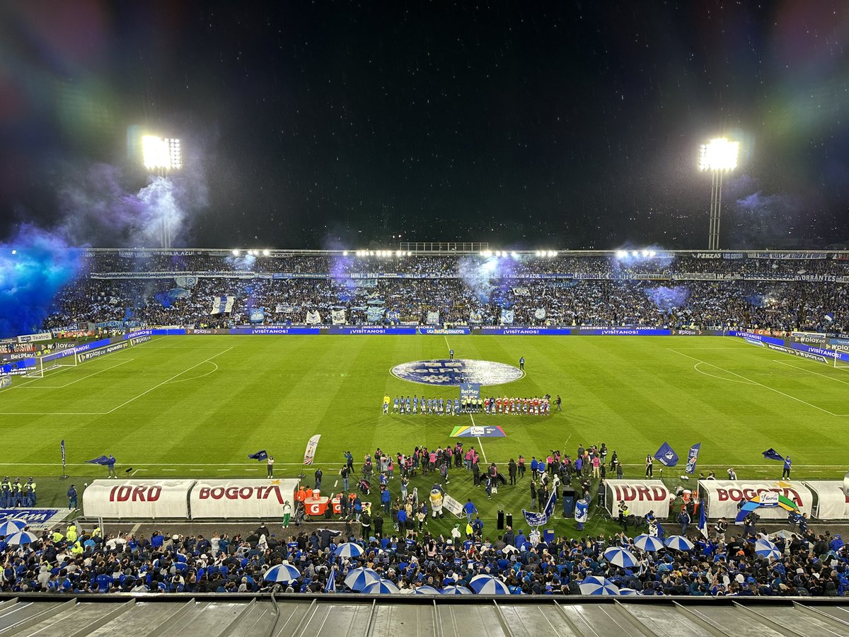 Ya quince mil (15k) abonos vendidos en medio del inconformismo y enojo de la gente azul, y todavía hay plazo hasta el lunes.

Mucha hinchada para muy poca dirigencia, ya hemos dado mucha ventaja, hay que despertar 🔵⚪