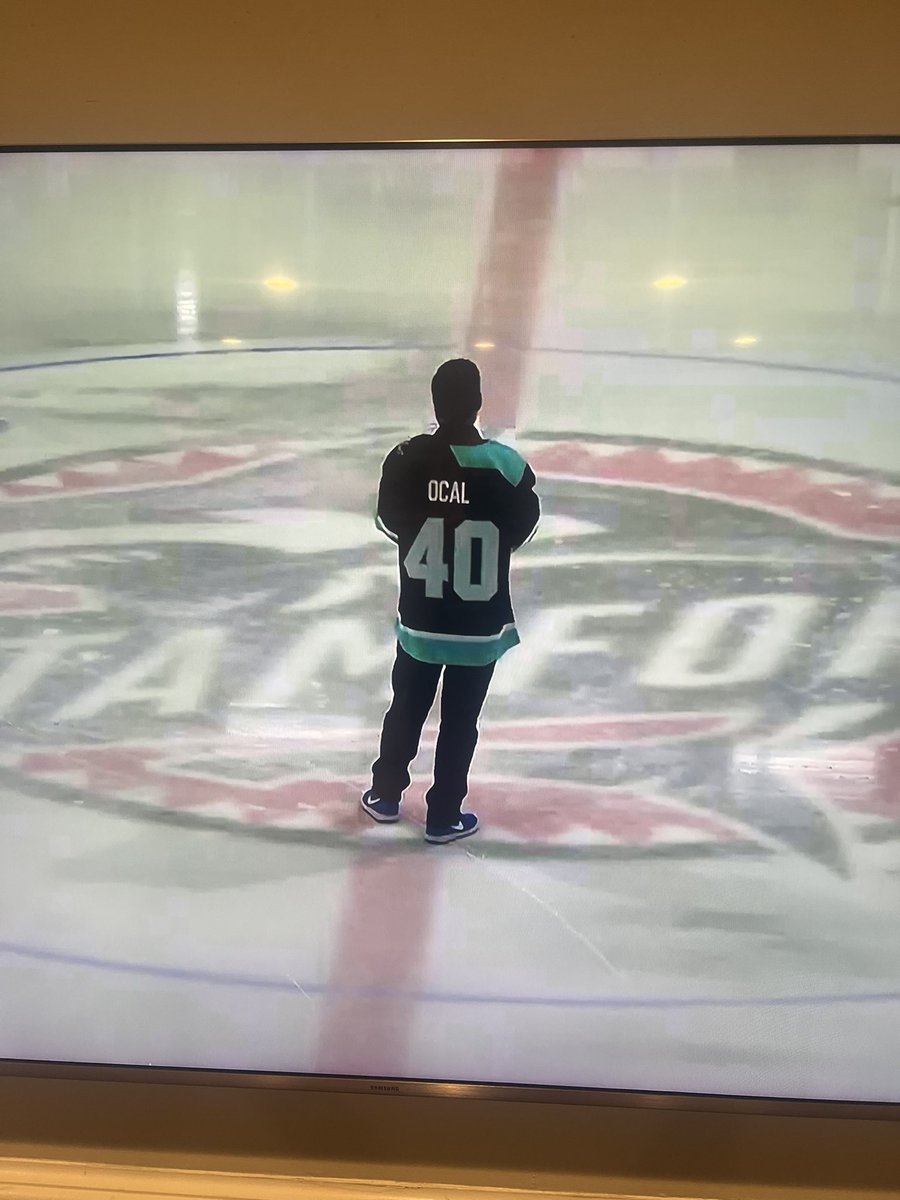 njeknc's tweet photo. Awesome! Live hockey! #shouldercheck https://t.co/tcux6vmp2i