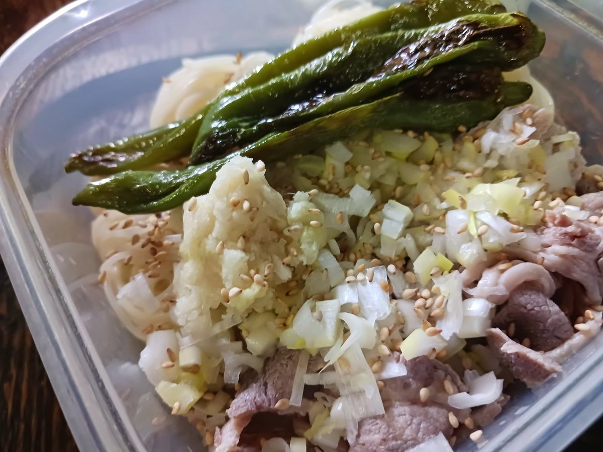 usudon_yama's tweet image. 涼しくされて
よい１日をˎ₍•ʚ•₎ˏ🌿🎶
🐻
　　　　　　　　そうめん弁当🐰