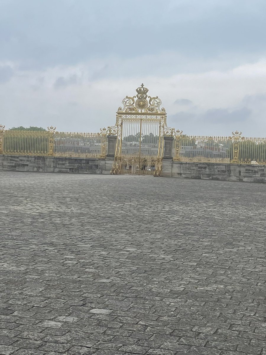 Beautiful trip to Versailles today! Bucket list item checked off ☑️
