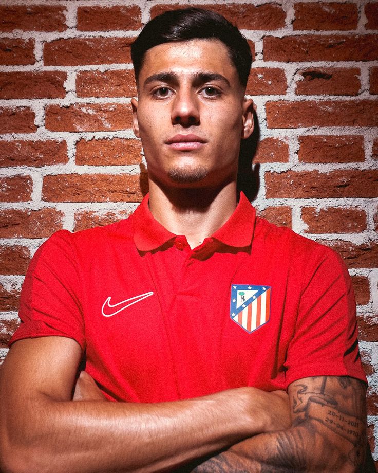 GxlDeTrippier's tweet image. Y si acaba como 5 delantero para ayudar en liga y copa? Yo lo firmaba, los huevos se los va a dejar seguro
