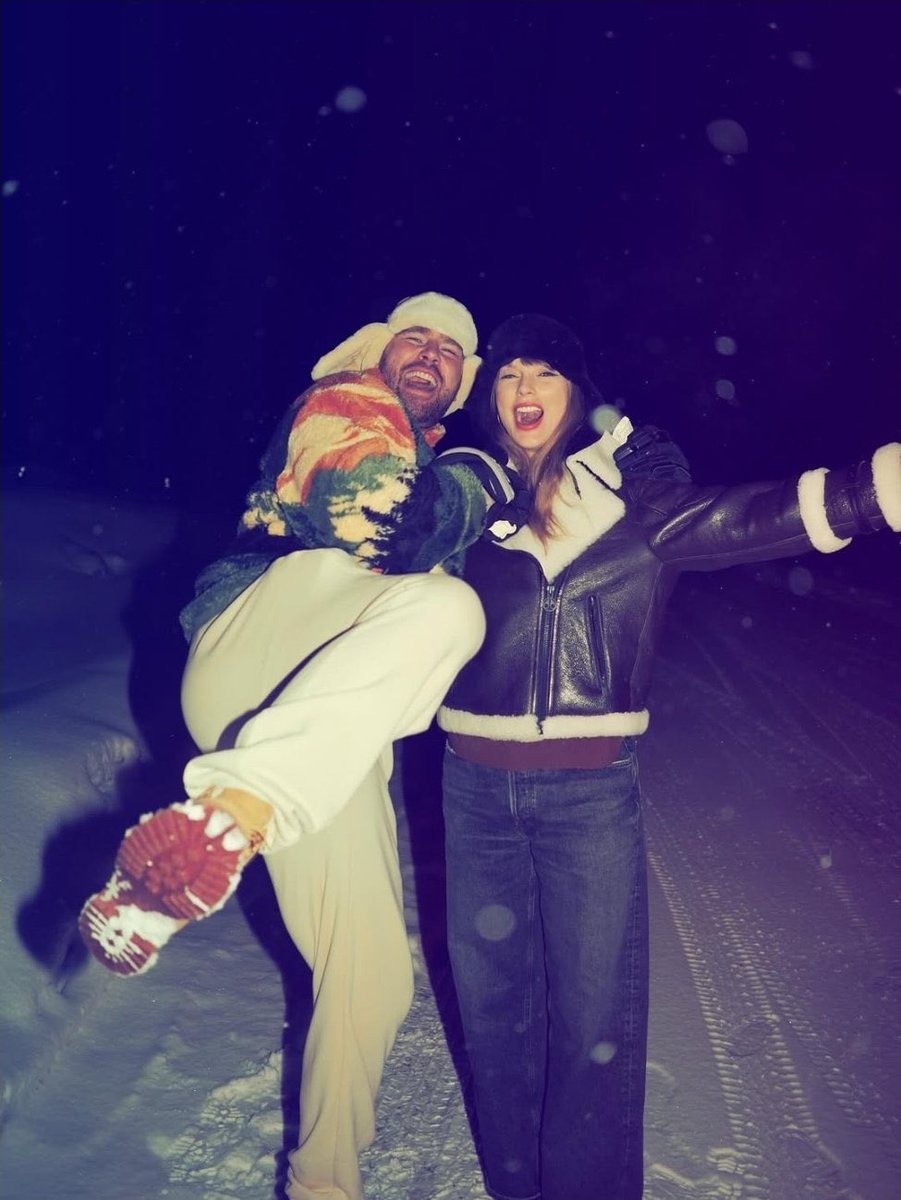 folkmari13's tweet image. ALL I CAN SAY IM JUST SO HAPPY FOR MY PERSONAL FRIENDS TAYLOR AND TRAVIS