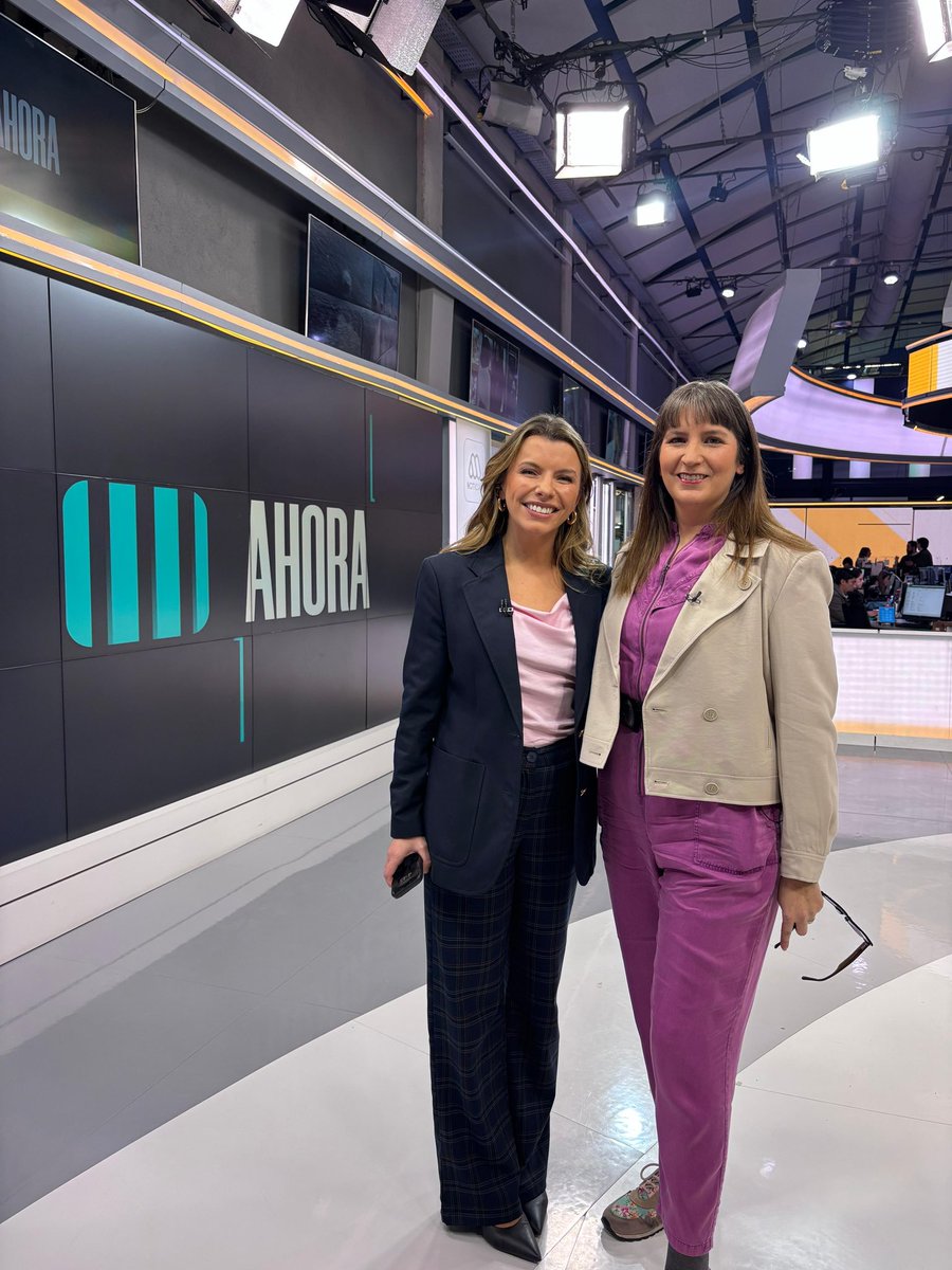 Teatro Biobío (@teatrobiobio) on Twitter photo Nuestra directora ejecutiva, Francisca Peró, fue entrevistada por <a href="/Sabrinakennard/">Sabrina Kennard</a> en <a href="/meganoticiascl/">Meganoticias</a>, donde compartió detalles sobre la gira de “Cecilia, una historia incomparable”.
✈️ Concepción, Viña del Mar, Santiago y Talca.
Revive la entrevista: meganoticias.cl/tendencias/493… Nuestra directora ejecutiva, Francisca Peró, fue entrevistada por <a href="/Sabrinakennard/">Sabrina Kennard</a> en <a href="/meganoticiascl/">Meganoticias</a>, donde compartió detalles sobre la gira de “Cecilia, una historia incomparable”.
✈️ Concepción, Viña del Mar, Santiago y Talca.
Revive la entrevista: meganoticias.cl/tendencias/493…
