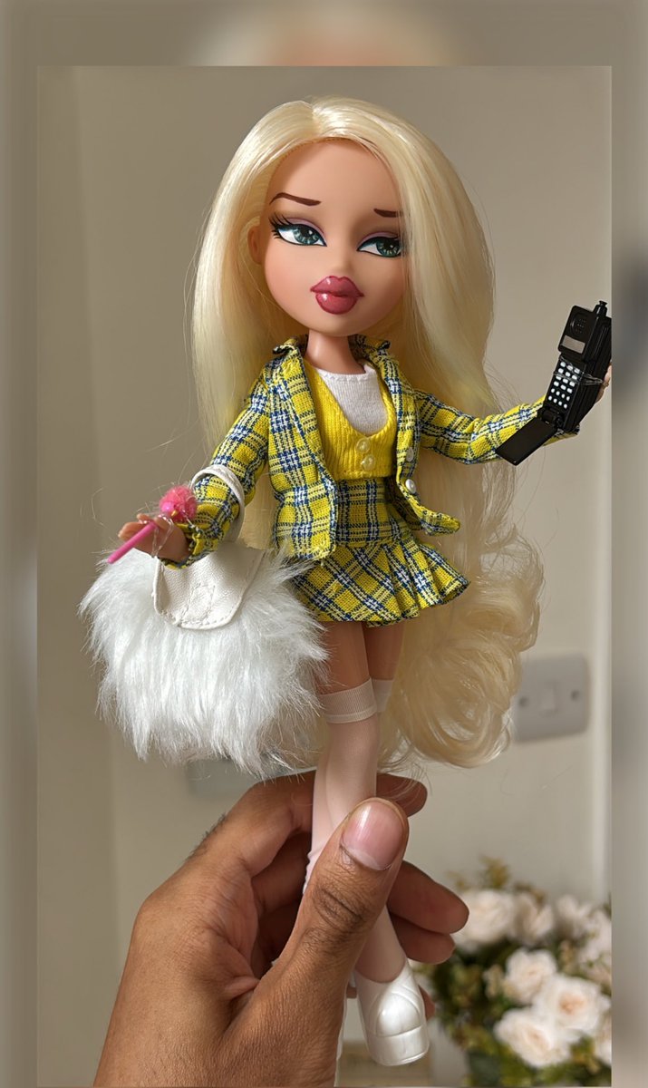 Hayden_Williams's tweet image. Not a total betty but a vast improvement. I’m not a professional repainter & need lots more practice, but I definitely wanted to attempt some tweaks to her face 💛 #Bratz #BratzXClueless #CherHorowitz