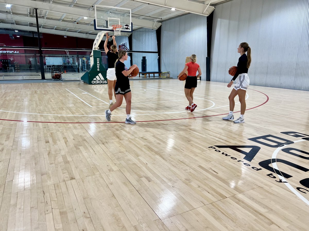 CoachBarnes1's tweet image. Fewer games, more growth! 🔥 Emphasizing fundamental skill development is key to unlocking your true potential. By dedicating time to growing your skills, you build your foundation. Quality reps over quantity of games! 💪 #FundamentalsFirst #SkillDevelopment #LessGamesMoreWork