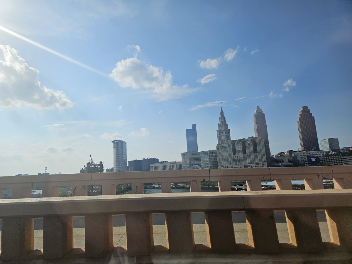 SakakiIsCute's tweet image. I am in Beautiful Cleveland, got one of the Guardians pm the bridge.