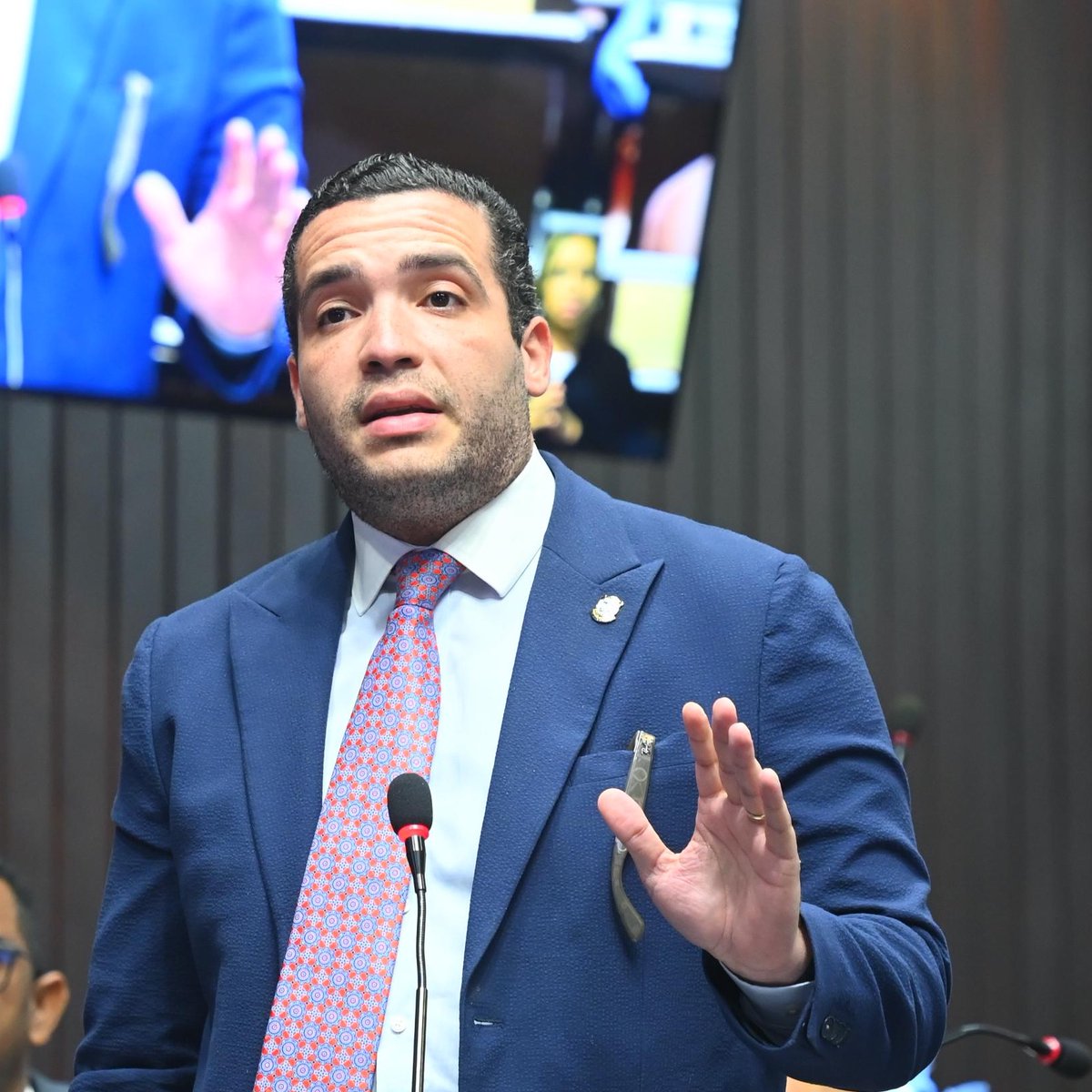 El diputado Charlie Mariotti (<a href="/CMariottiPaz/">Charlie Mariotti Jr.</a>), cuestiona que el proyecto de ley que  modifica la Ley núm.16-92, del 29 de mayo de 1992, que aprueba el Código de Trabajo, no se estudió de la misma forma que el proyecto del Código Penal, en una Comisión Bicameral. #DiputadosRD