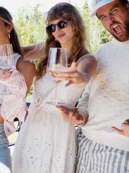 tayhessgfs's tweet image. i can’t i need her so badly