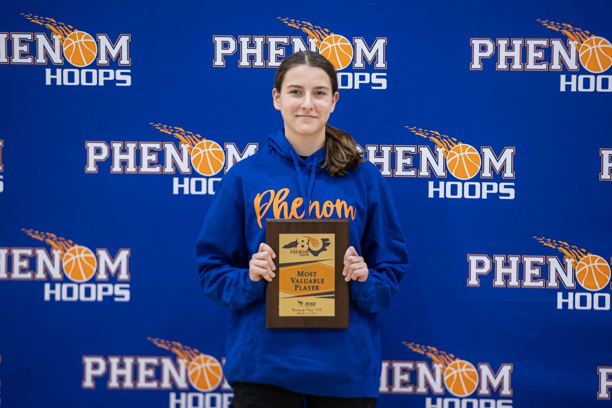 LadyPhenomHoops's tweet image. 2028 Lydia Cipriano already garnering attention of college coaches
#LadyPhenom #PhenomHoops
Read: phenomhoopreport.com/2028-lydia-cip…