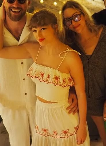 tayhessgfs's tweet image. evermore baby🥹🤏