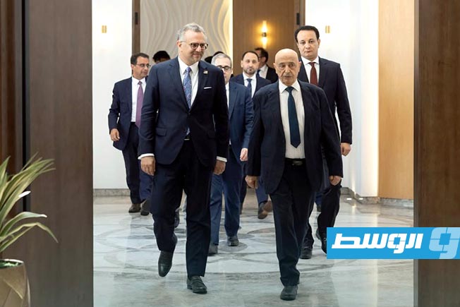 alwasatengnews's tweet image. Trump advisor Massad Boulos discusses "#Libya’s economic development efforts and ways to strengthen U.S.-Libya commercial ties" with Aguila Saleh in Benghazi. #ليبيا