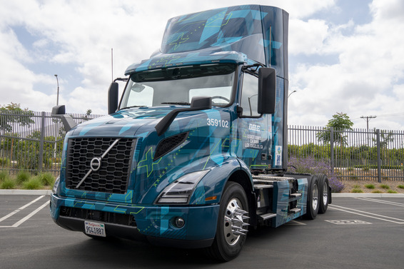📣BREAKING: California is making it easier for truck makers to get clean truck certifications for Advanced Clean Trucks and NOx Omnibus emissions regulations. 👉  loom.ly/gOUB8mw