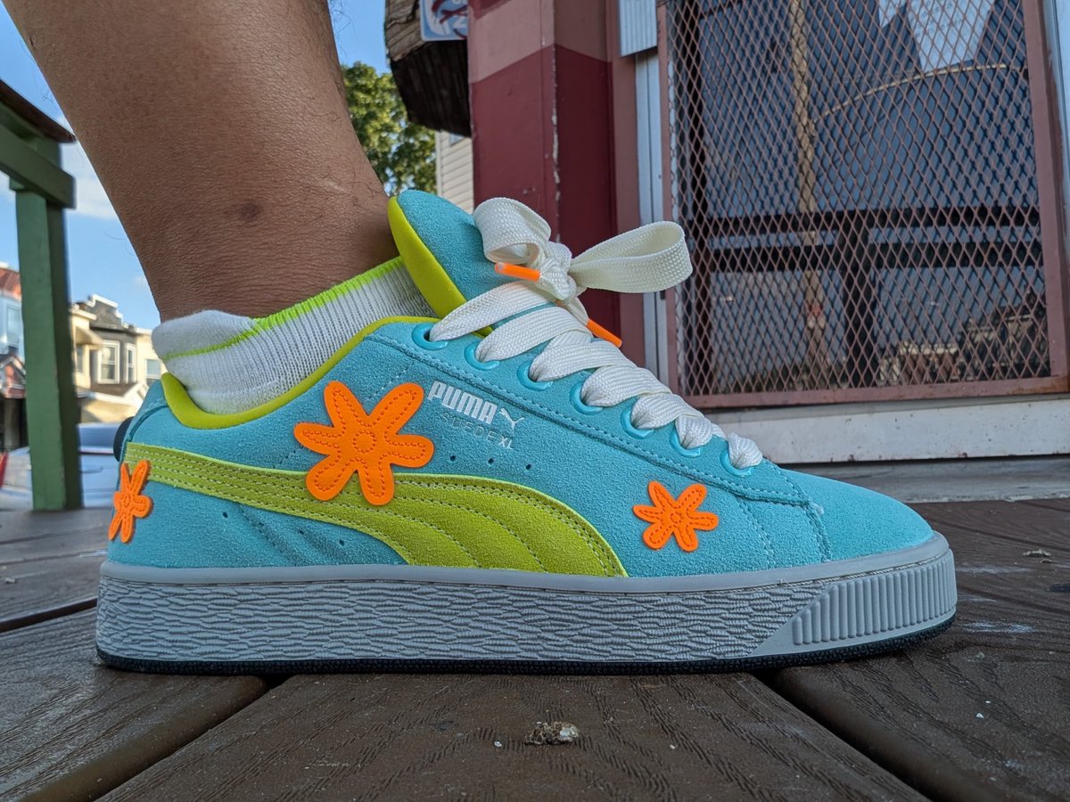 Sn3ak3r_Fr3ak3r's tweet image. These are a fUn’DS - as always thank you for sending these my way .. I’ll appreciate them with every wear they get @huddygirl73 #WDYWT Puma Suede XL x Mystery Machines #YourSneakersAreDope #KOTD #SOTD