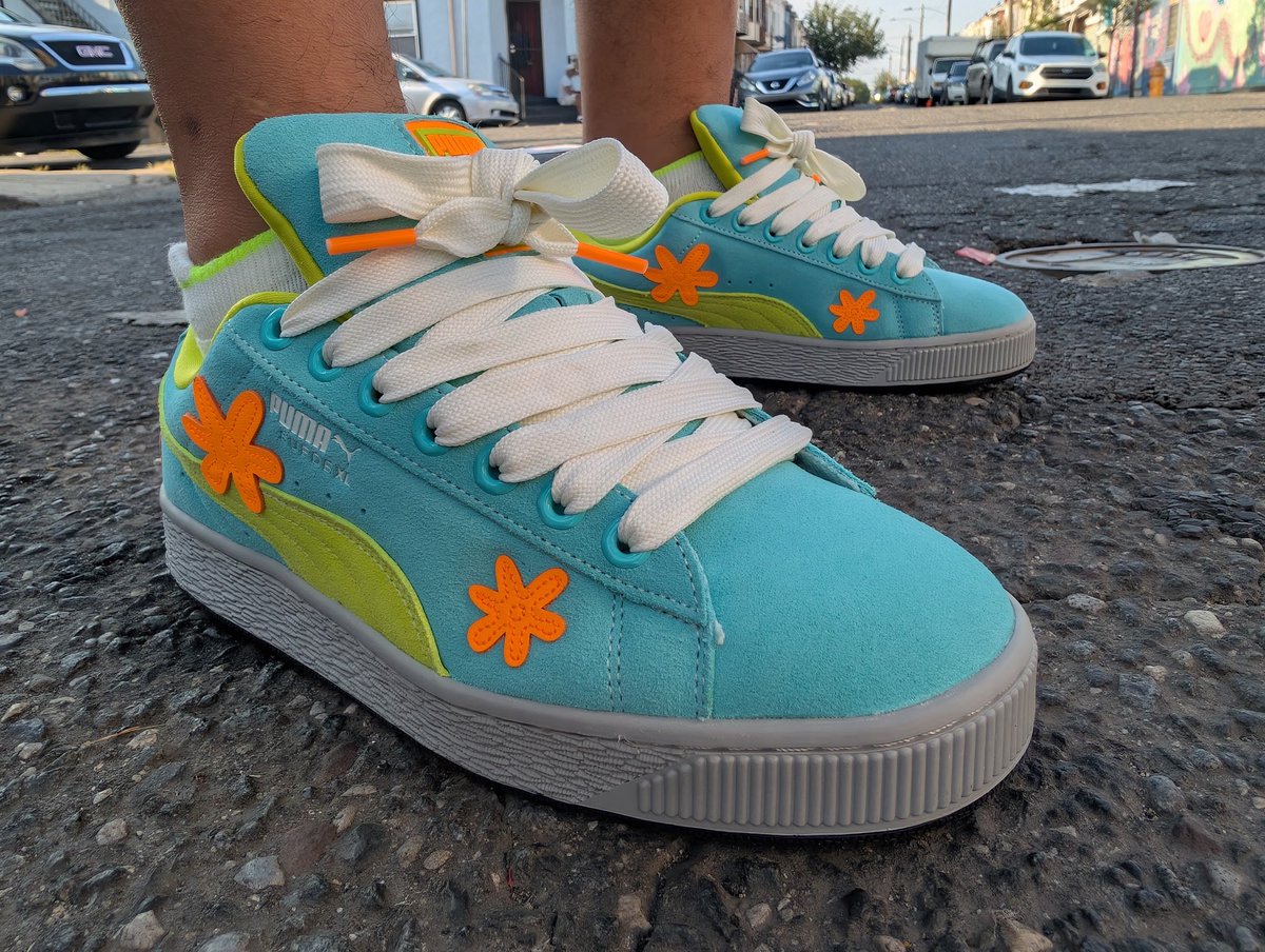 Sn3ak3r_Fr3ak3r's tweet image. These are a fUn’DS - as always thank you for sending these my way .. I’ll appreciate them with every wear they get @huddygirl73 #WDYWT Puma Suede XL x Mystery Machines #YourSneakersAreDope #KOTD #SOTD