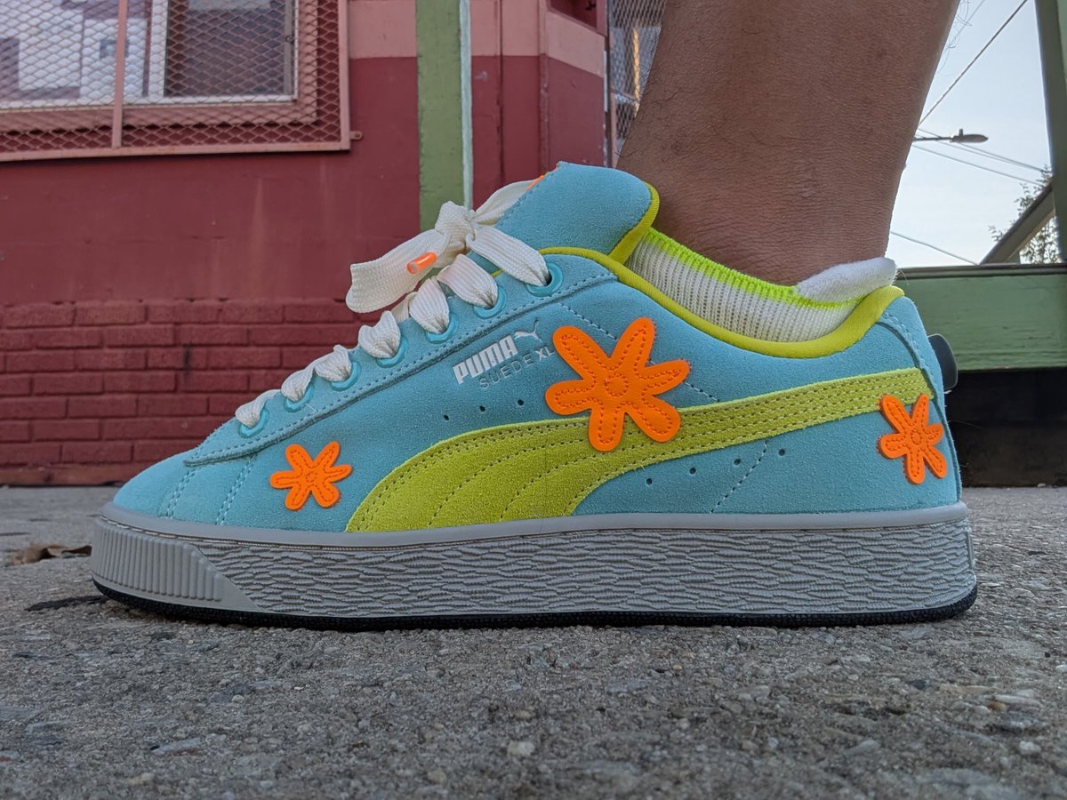 Sn3ak3r_Fr3ak3r's tweet image. These are a fUn’DS - as always thank you for sending these my way .. I’ll appreciate them with every wear they get @huddygirl73 #WDYWT Puma Suede XL x Mystery Machines #YourSneakersAreDope #KOTD #SOTD