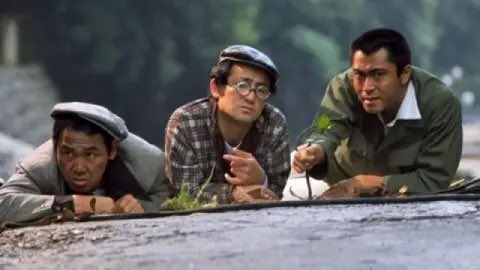 eigaoh2's tweet image. 「資金源強奪」「ポイント・ブランク」が大好きなふかさくきんじ監督による大阪弁の「悪党パーカー」。登場人物、全員悪人。笑いをまぶしたバトル・ロワイヤルは愉快痛快。爽やかに人でなしの欣也と明るく悪徳な辰兄ぃ。高田宏治先生執筆の脚本は展開の妙はハリウッド産活劇に引けを取らず。