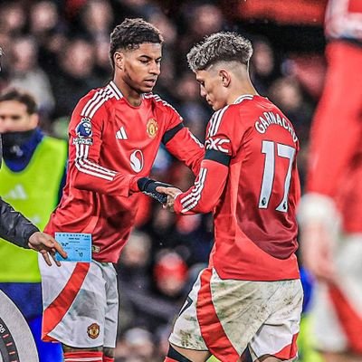 utdstephenn's tweet image. this pic will make sense soon...π«±π»βπ«²π½