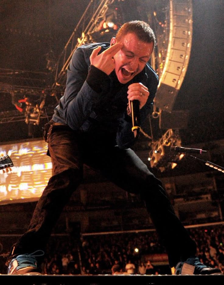 moon viu o linkin park tweet media