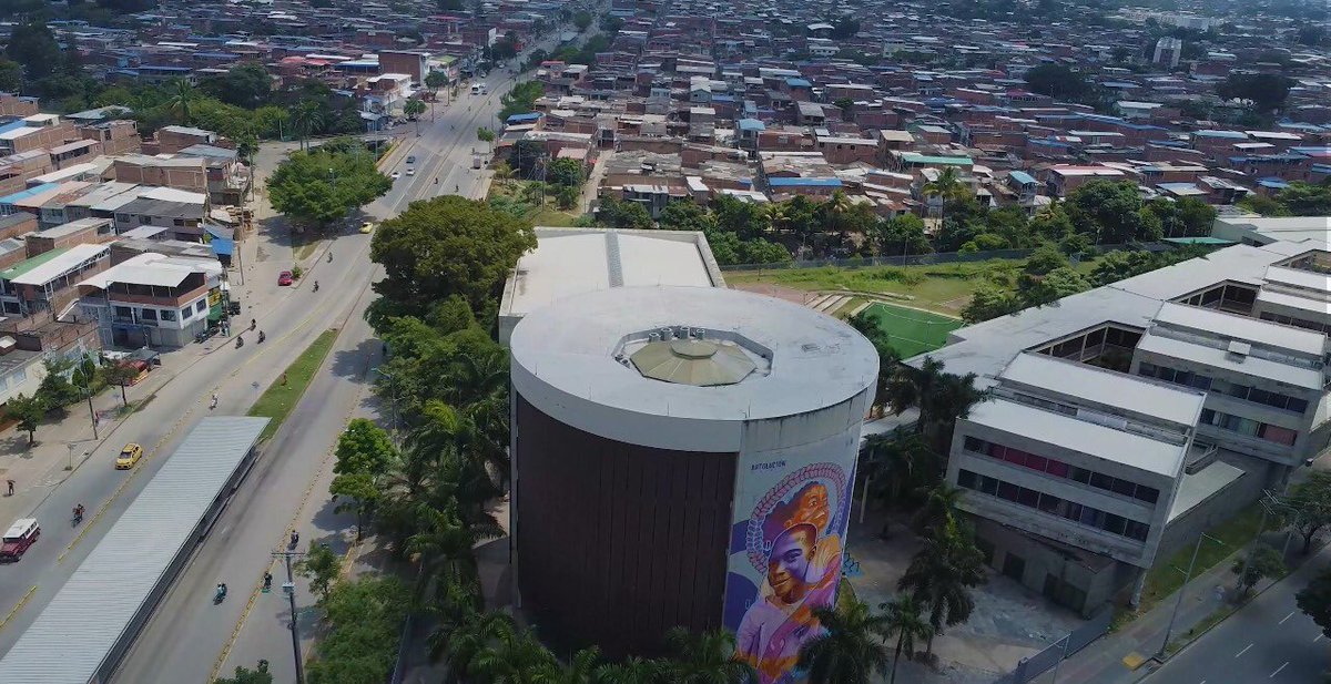 Mineducacion's tweet image. #infraestructura | “Toda mi vida quise estudiar Sistemas, pero no podía salir de mi barrio...” — Mariana, Stiven y Camila, jóvenes de Cali.
Hoy ese sueño es posible gracias al Multicampus Nuevo Latir, una realidad impulsada por el presidente @petrogustavo , @DanielRMed y el…