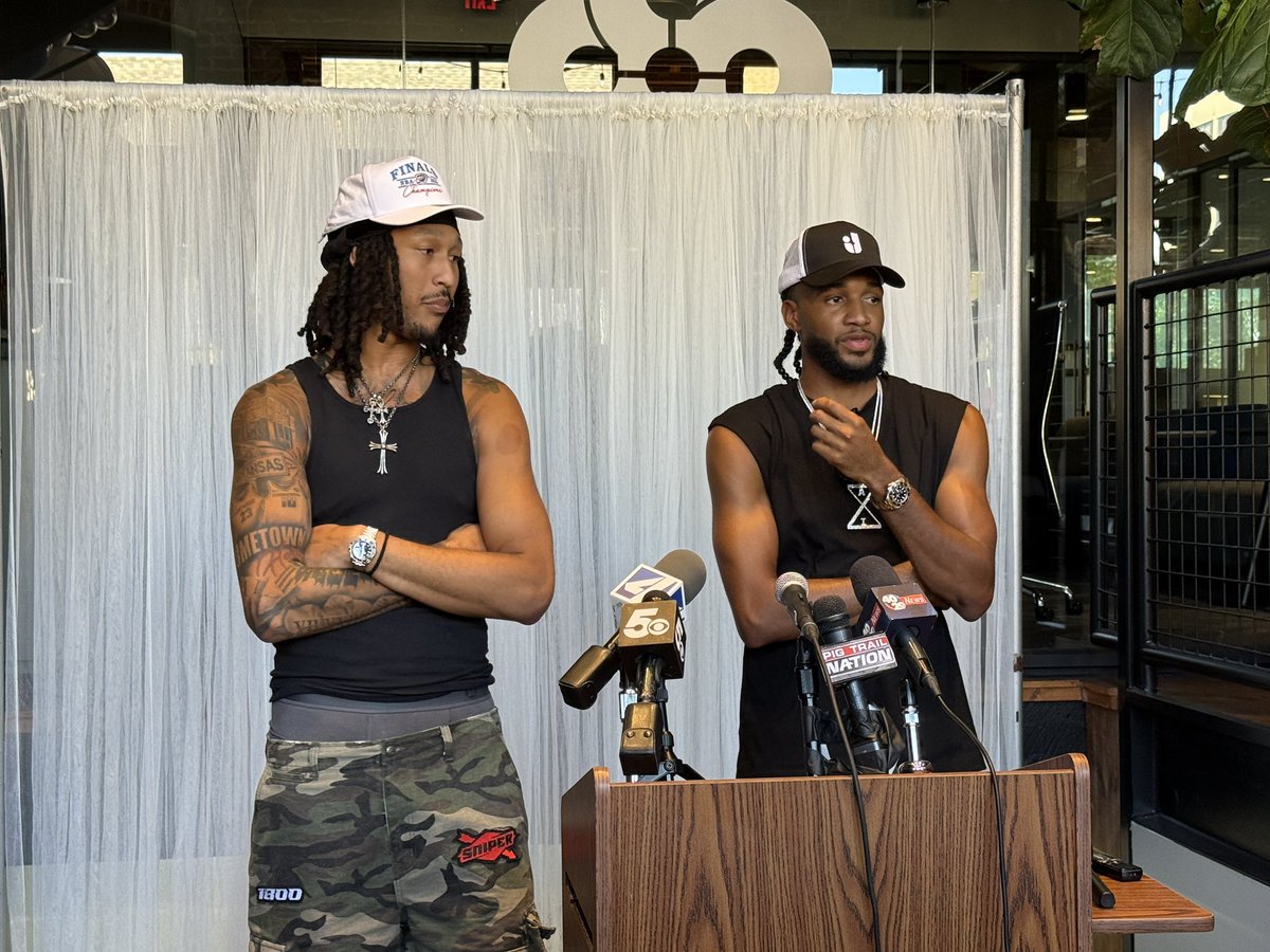 PigTrailNation's tweet image. NBA Champs Jaylin Williams and Isaiah Joe are on the mic!
Hear from them soon in your Pig Trail Nation Report! #WPS