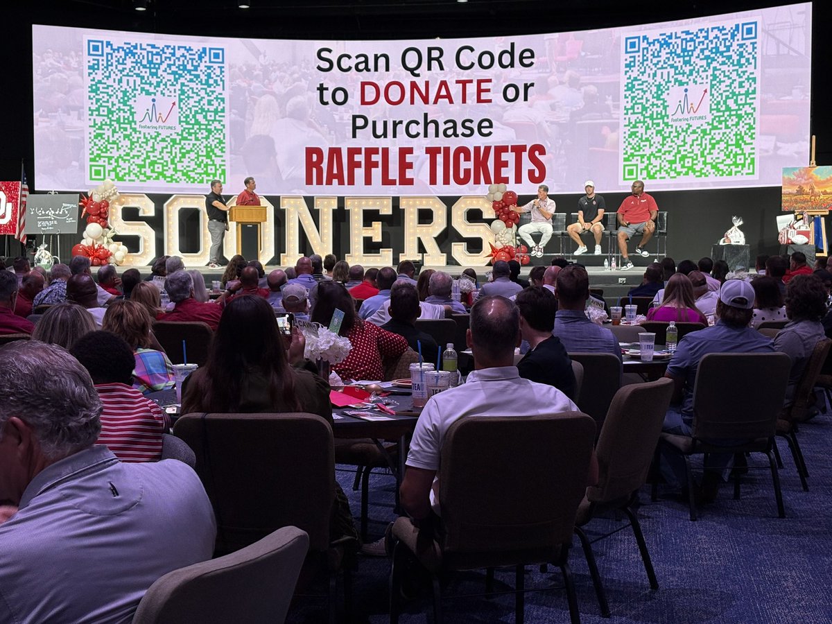 _haleymccormick's tweet image. 2025 OU Football Coaches Luncheon! @TRowOU and @PlankShow on the mic for a Q&A with Brent Venables, Ben Arbuckle and Todd Bates. #OUFootball
