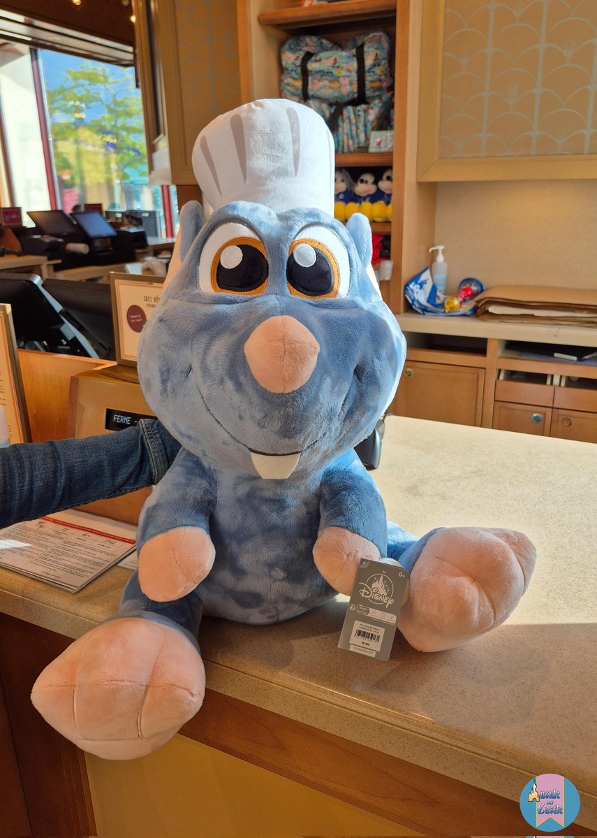 InsideDlpCastle's tweet image. 🛍La peluche Big Feet version XXL de Remy est arrivée à World Of Disney !
80€